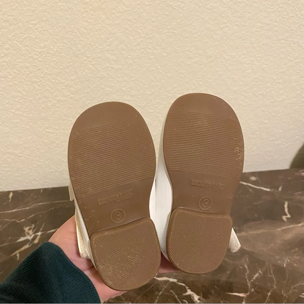 Osh Kosh White Patent‎ Mary Janes size 3